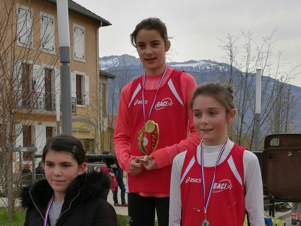 Podium des benjamines au Tour Pédestre de St Jean de Moirans