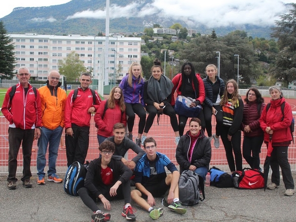 Le groupe des athlètes et leurs accompagnateurs